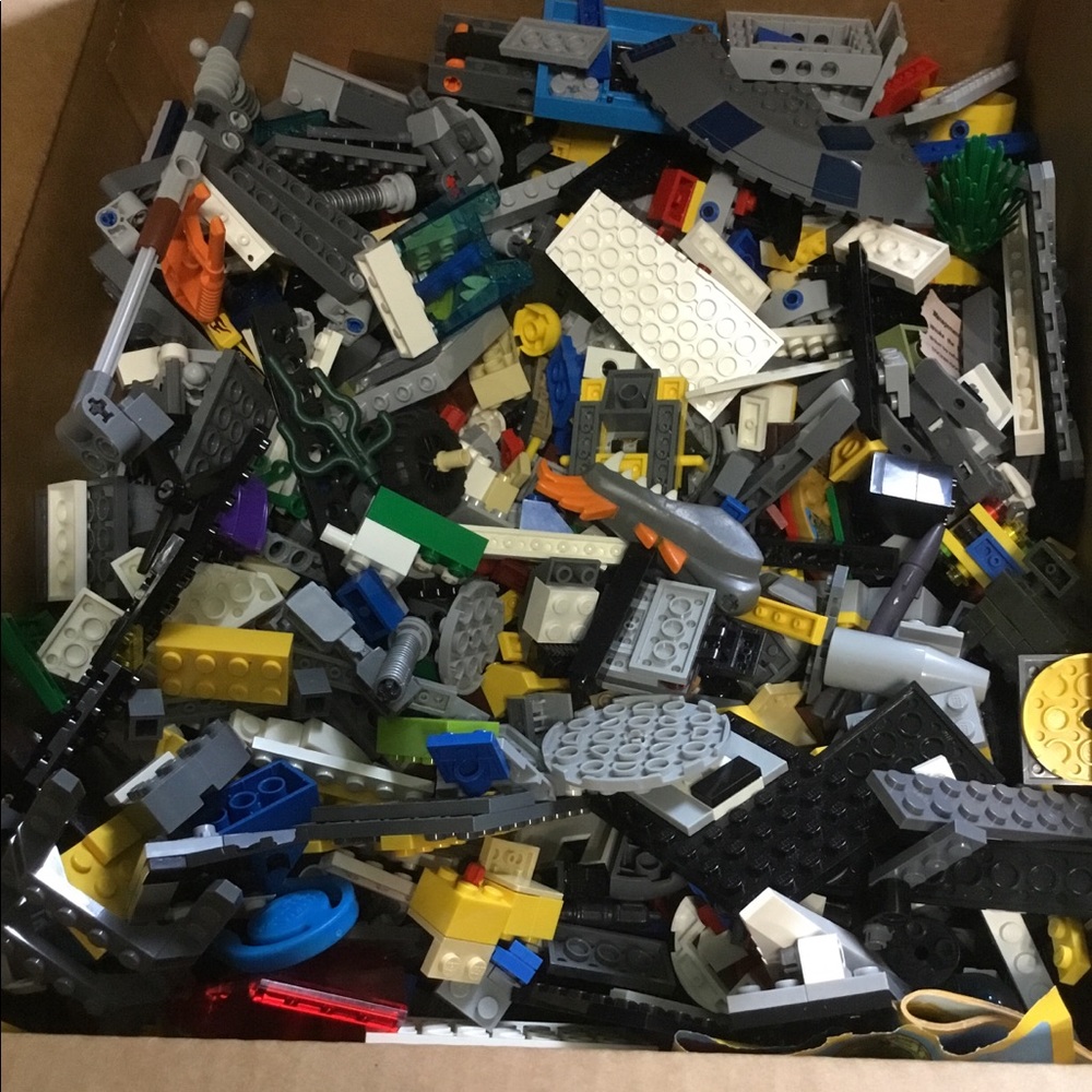 4 lbs Assorted LEGOS